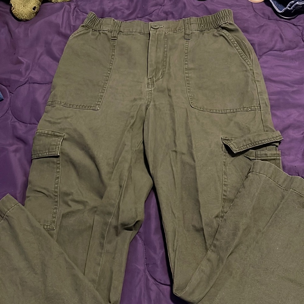 Green cargo pants